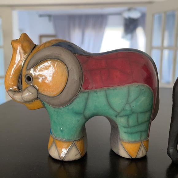 Two lucky elephant - Picture 6 of 11